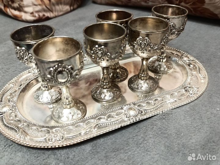 Набор рюмок с подносом