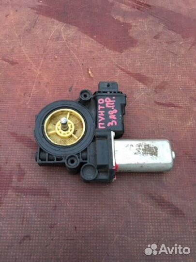 Мотор стеклоподъемника задний правый Fiat Grande