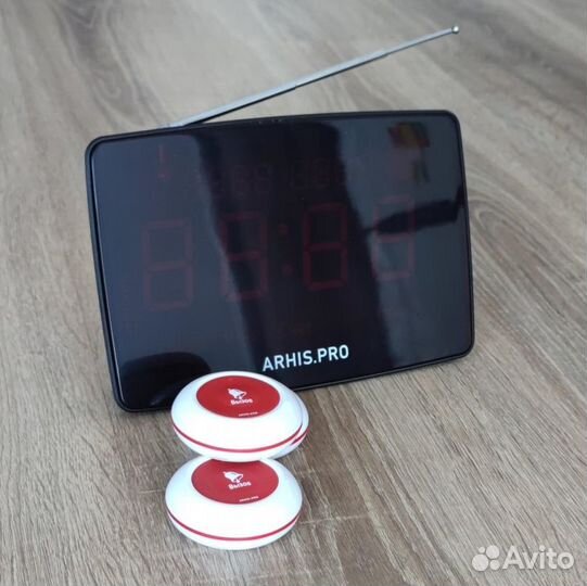 Кнпока вызова официанта и табло отображения вызова