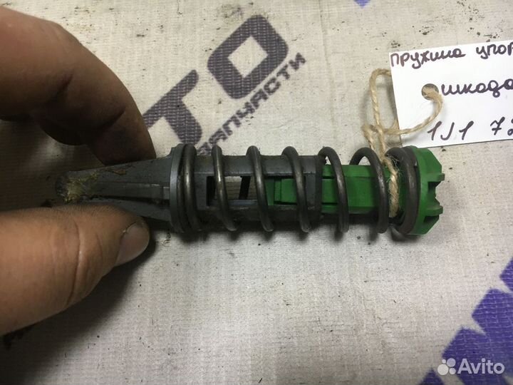 Пружина упор педали сцепления Шкода Октавия Тур