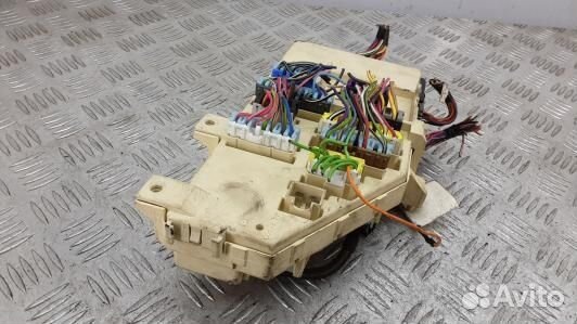 Блок предохранителей chrysler sebring 2 (81Z08M101