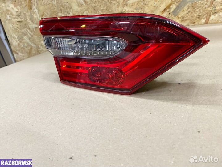 Фонарь двери багажника левый Toyota Camry 70