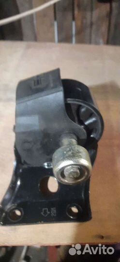 Подушка двигателя боковая Nissan almera N16
