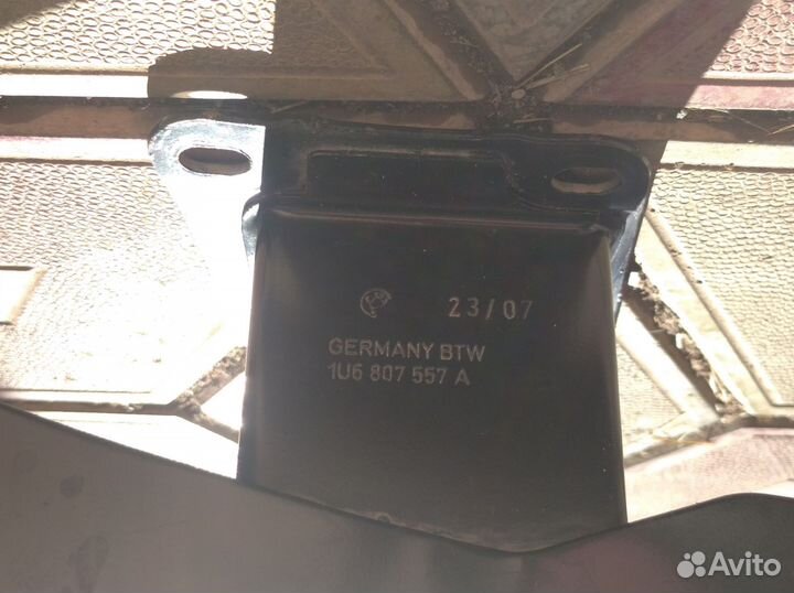 Усилитель заднего бампера skoda tour a4