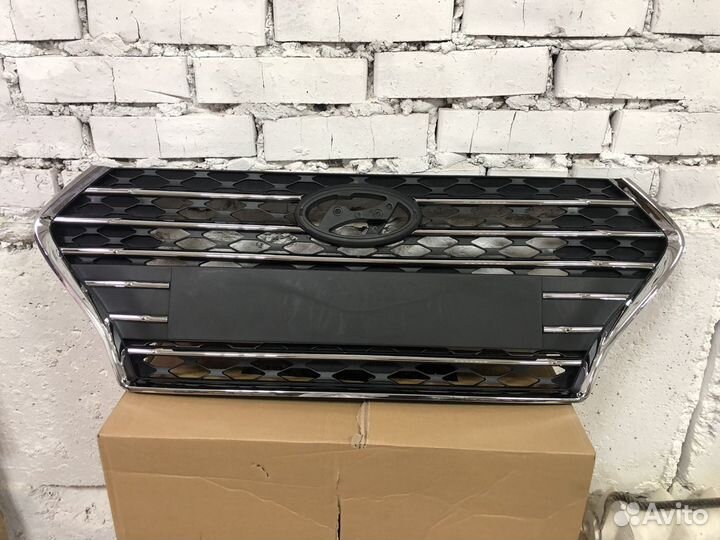 Рещетка в бампер Hyundai Solaris 2