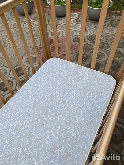 Детская кроватка