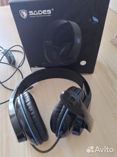 Продам проводные наушники