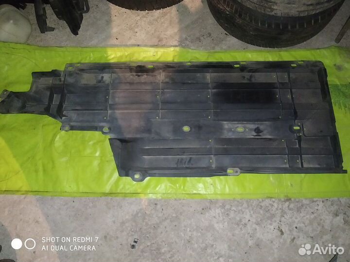 Защита днища правая на Subaru Legacy BM9 BR9 2010г