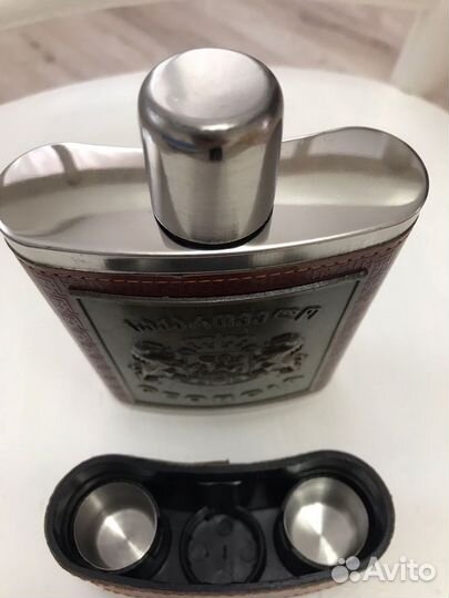 Фляжка с рюмками