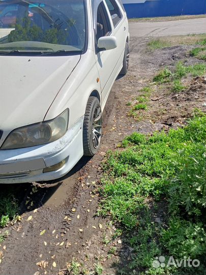 Toyota Vista Ardeo 2.0 AT, 2000, 300 000 км