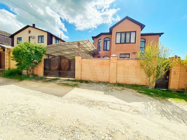 Дом 182 м² на участке 5 сот.