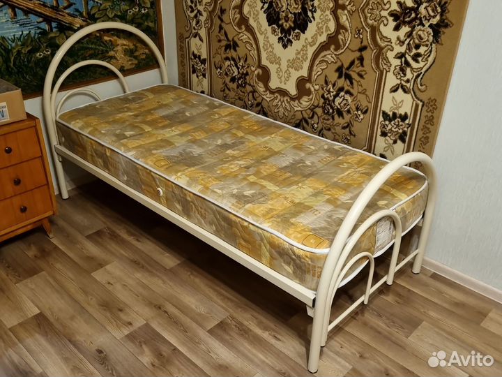 Кровать