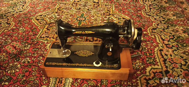 Бытовая швейная машинка