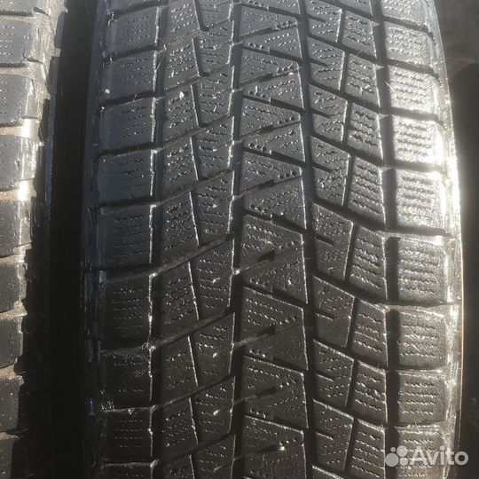 Bridgestone Blizzak DM-V1 225/65 R17