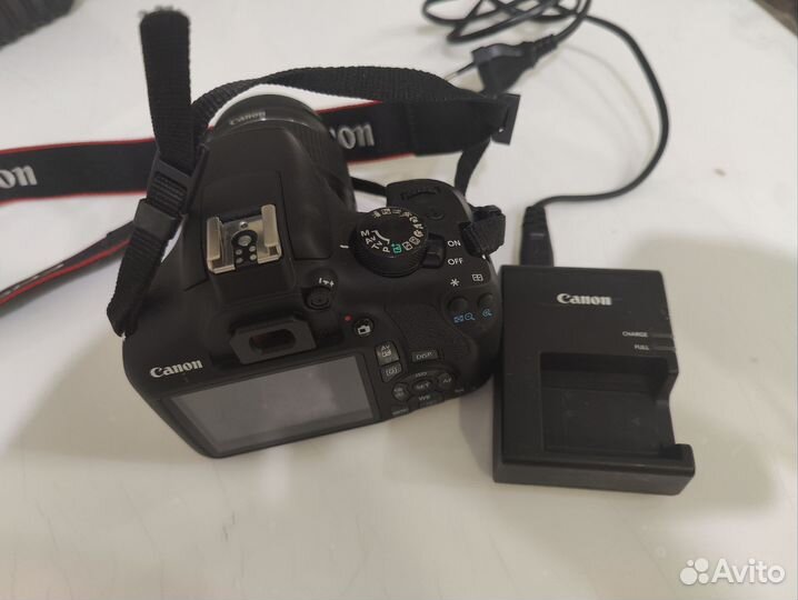 Зеркальный фотоаппарат Canon DS126621 почти новый