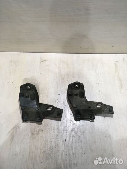 Кронштейн АКПП правый Ауди А6 С5 8D0399108E