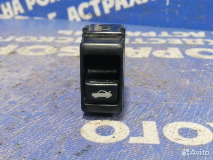 Кнопка открывания багажника Nissan Teana J32 седан