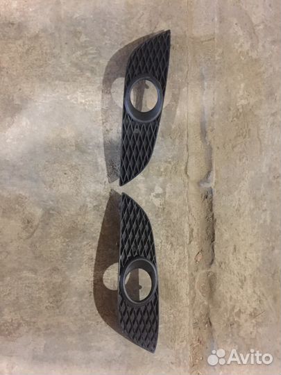 Заглушки переднего бампера Опель астра Н