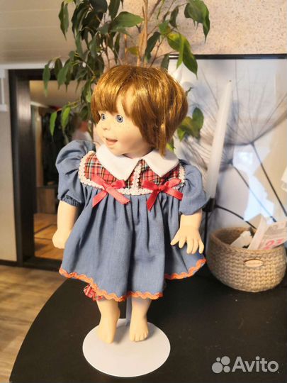 Кукла фарфоровая коллекционная