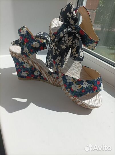 Босоножки женские 39 размер