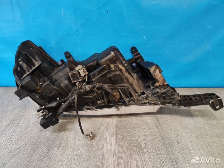 Фара левая Toyota Land Cruiser 200 2007