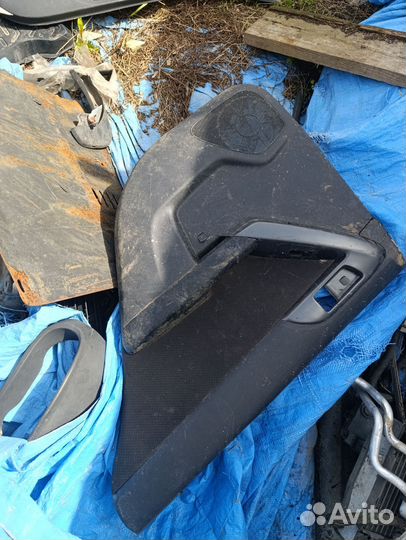 Kia cerato 2 задняя правая обшивка двери