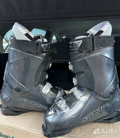 Горнолыжные ботинки atomic