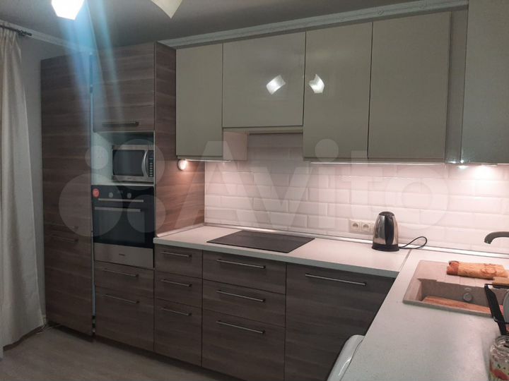 2-к. квартира, 58 м², 1/16 эт.