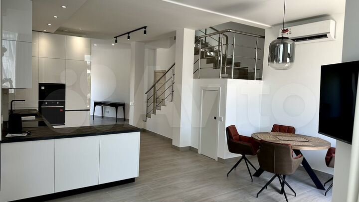 Таунхаус 190 м² на участке 3 сот.