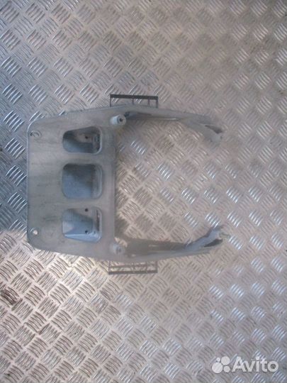 Кронштейн рулевой колонки Mercedes-Benz A941462040