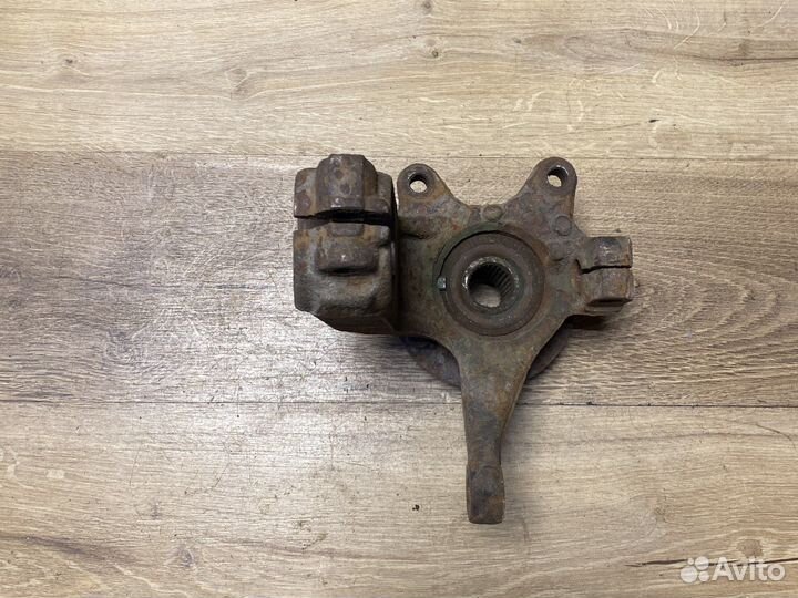 Ford mondeo 3 передняя левая ступица,кулак