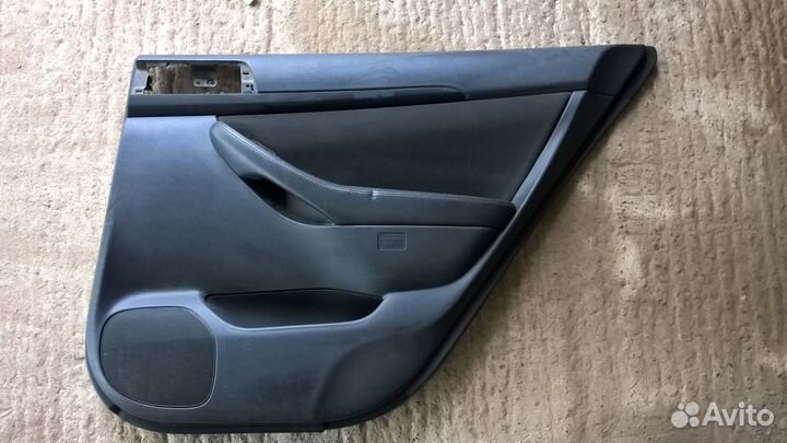 Обшивка двери задняя Avensis 2 Авенсис 2 правая