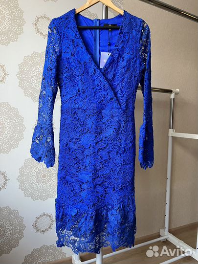 Кружевное платье с длинным рукавом