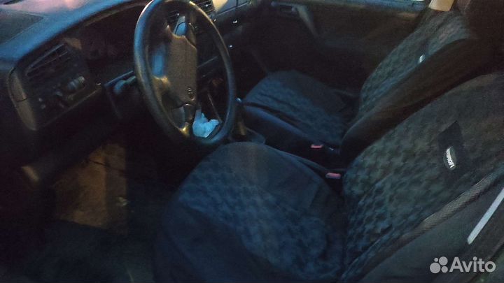 Volkswagen Golf 1.8 МТ, 1997, битый, 330 000 км