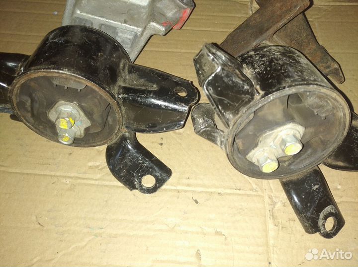 Подушка с кронштейном кпп Hyundai Solaris Kia Rio3