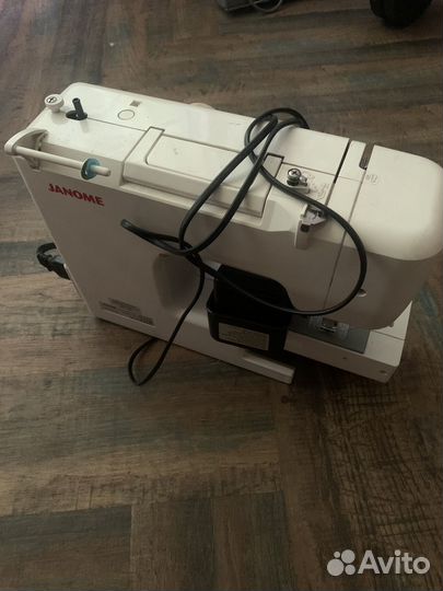 Швейная машина Janome