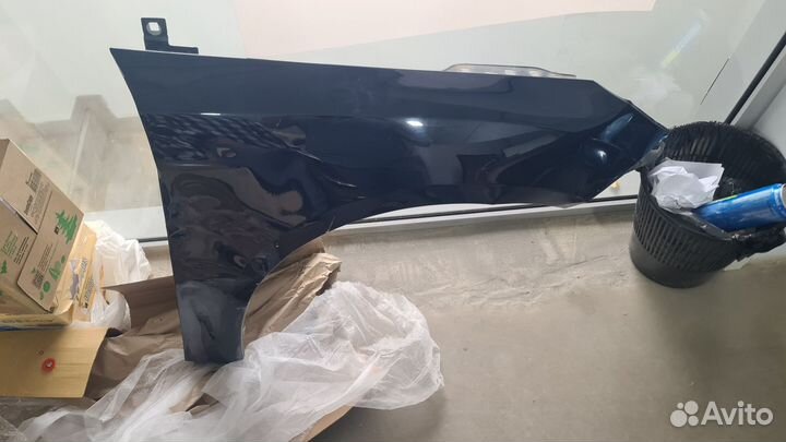 Оригинальное Переднее правое крыло Ford 3 битое