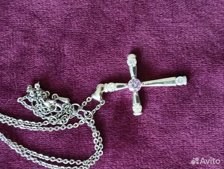 Декоративный крестик с цепочкой