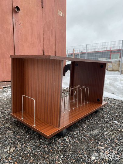 Столик для пластинок