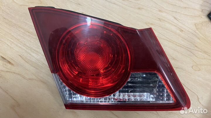 Фонарь крышки багажника левый P5376L