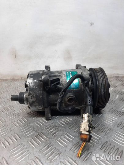 Компрессор кондиционера Peugeot 406 седан 2.0 RFV