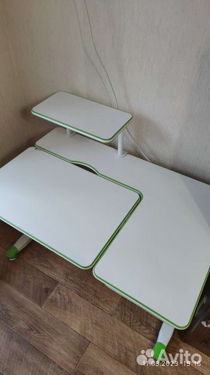 Растущая парта (письменный стол) и стул (кресло)