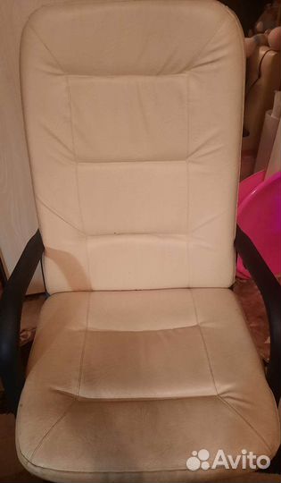 Офисное кожаное кресло бу