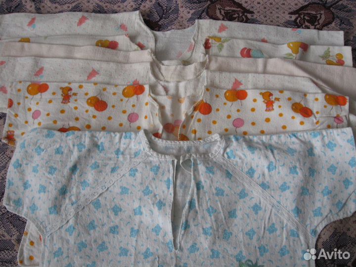 Чепчики и распашонки в пакете, ползунки