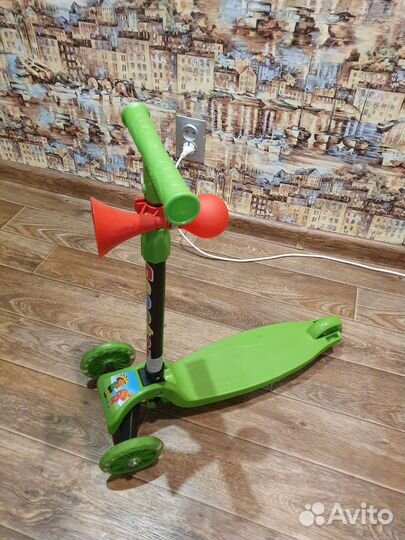 Самокат детский со светящимися колесами