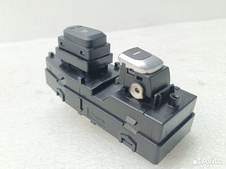 Кнопка стеклоподъемника задняя левая Kia Sportage