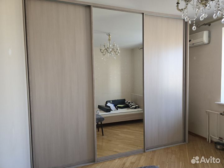 Шкаф купе с зеркалом