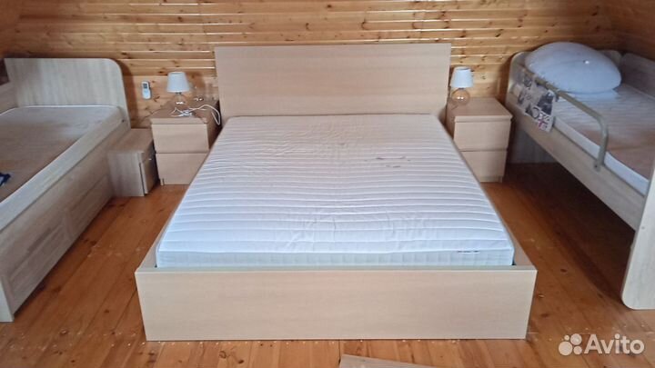 Кровать, тумбы, шкаф, стол компьютерный, комод