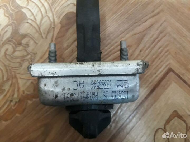 Ограничитель двери передней Opel Astra J