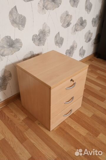 Тумбочка офисная с ящиками на замке